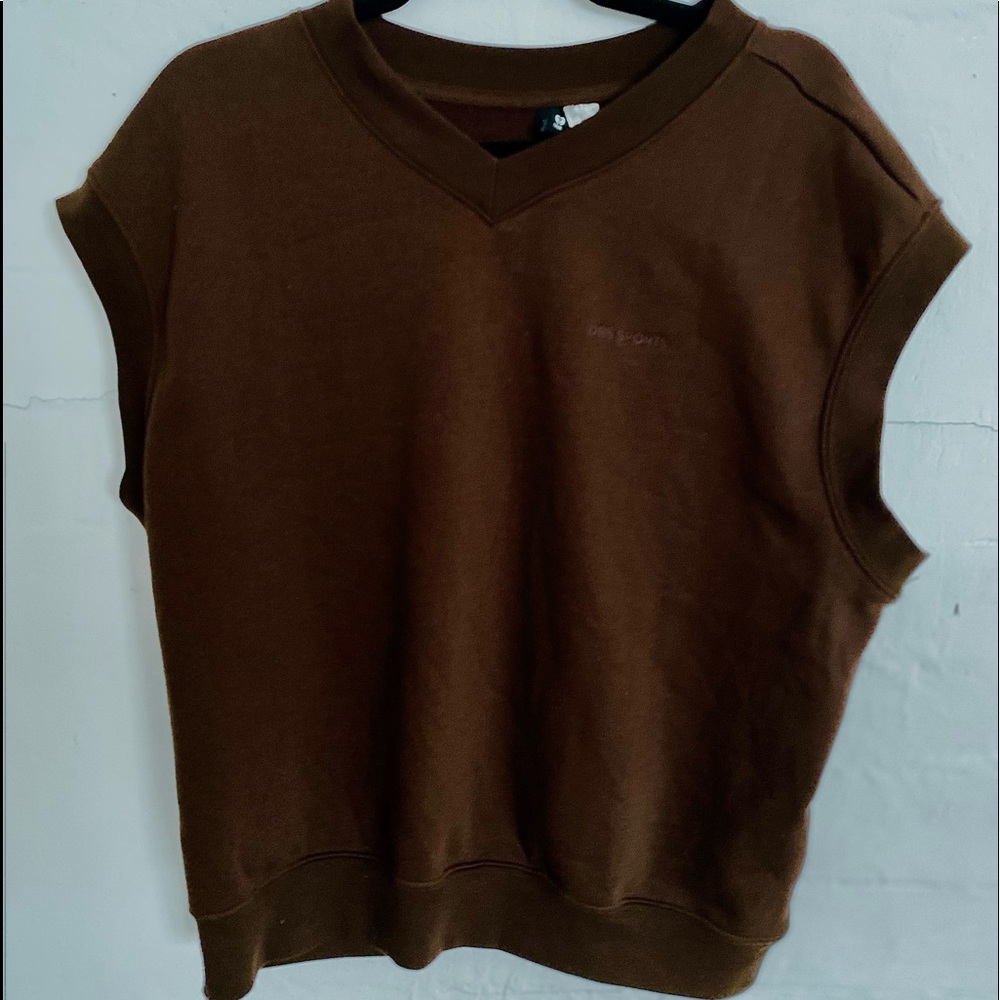 Unisex Sweater Vest.